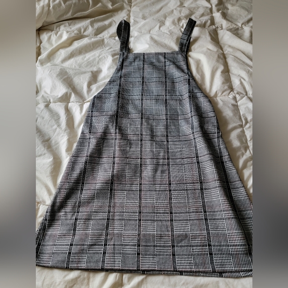 DIVIDED Plaid overall dress size 6 - Picture 2 of 3